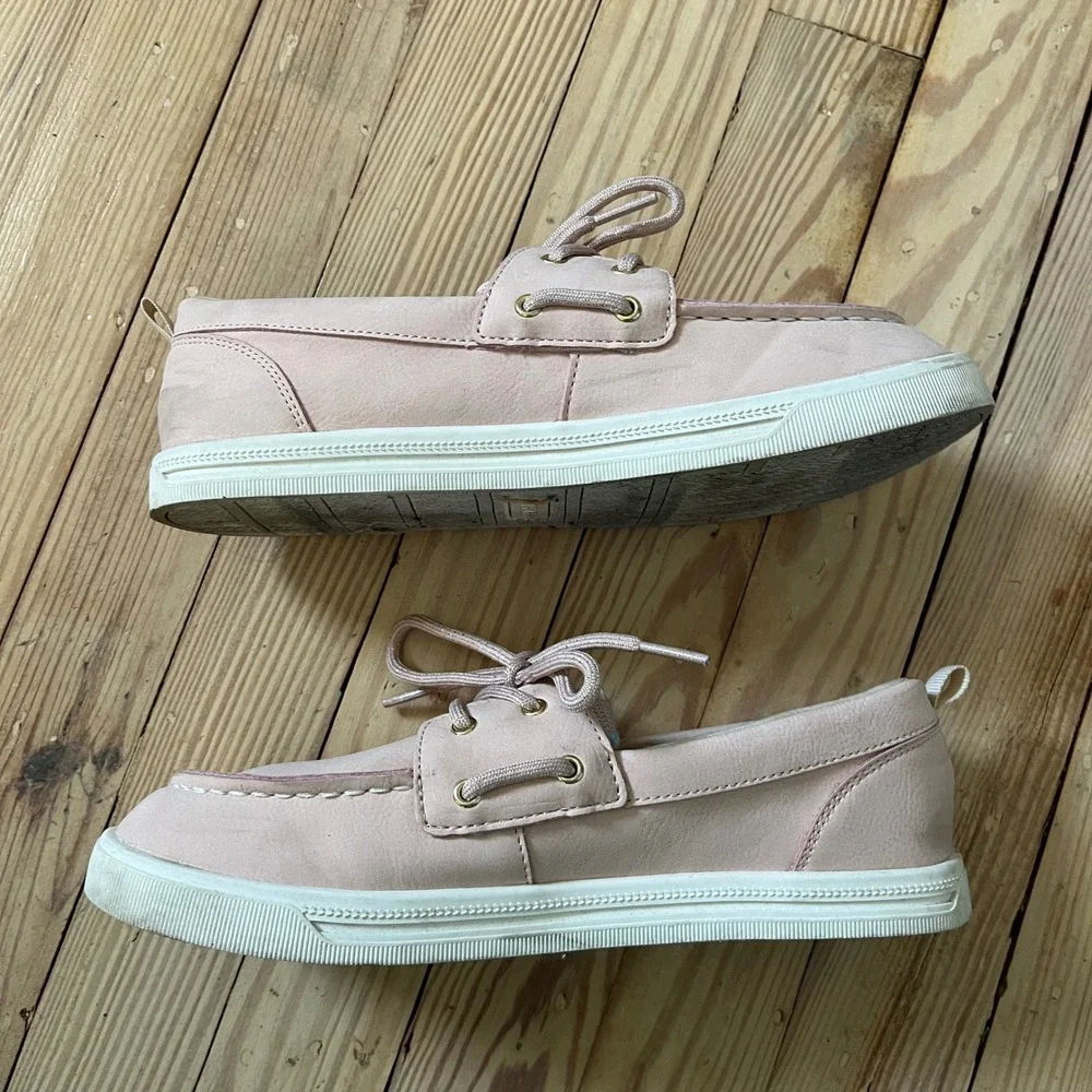 Sperry crest vibe